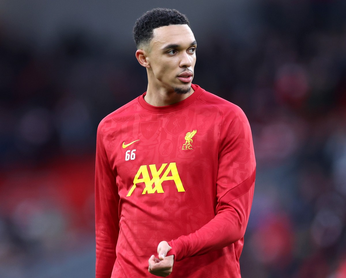 Trent Alexander-Arnold warming up ahead of Liverpool vs Fulham