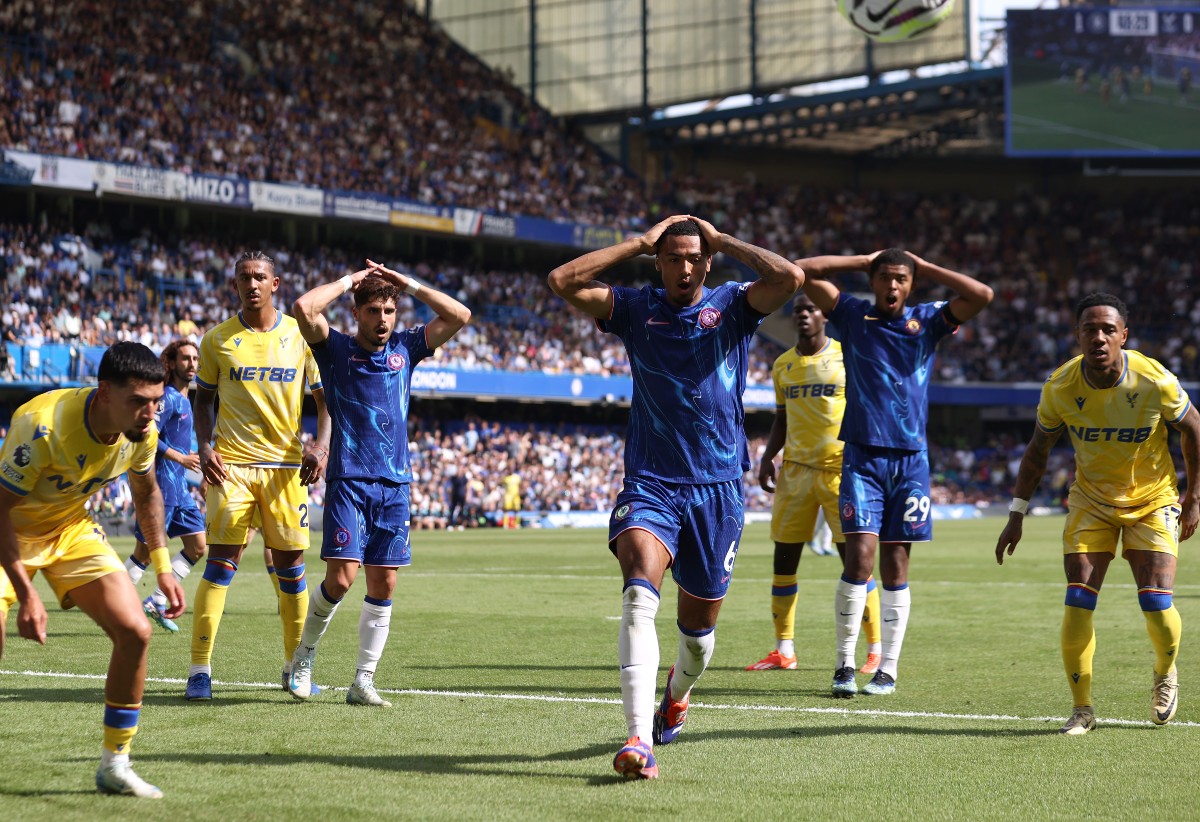 Levi Colwill reacts during Chelsea's draw with Crystal Palace