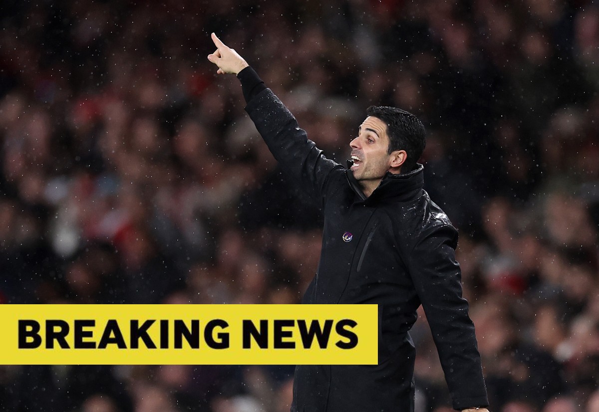 Mikel Arteta shouts instructions during Arsenal's 2-0 win over Man United