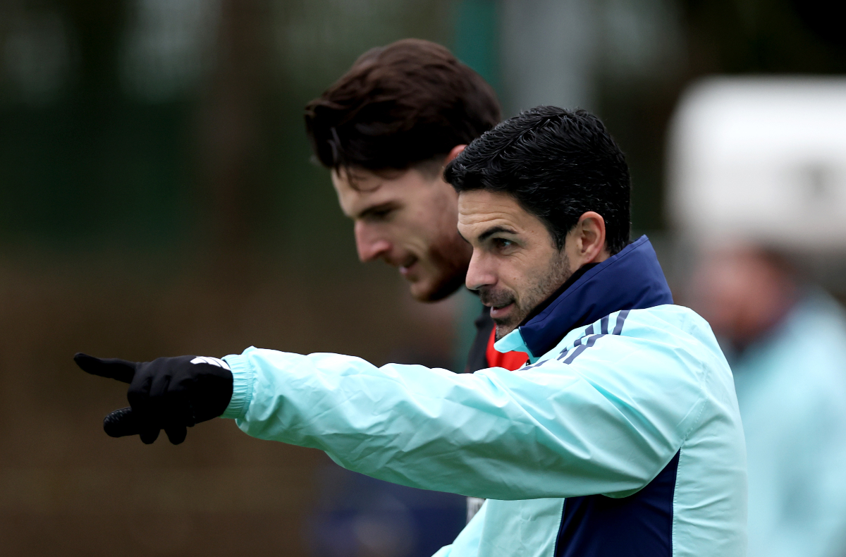 Mikel Arteta in Arsenal training