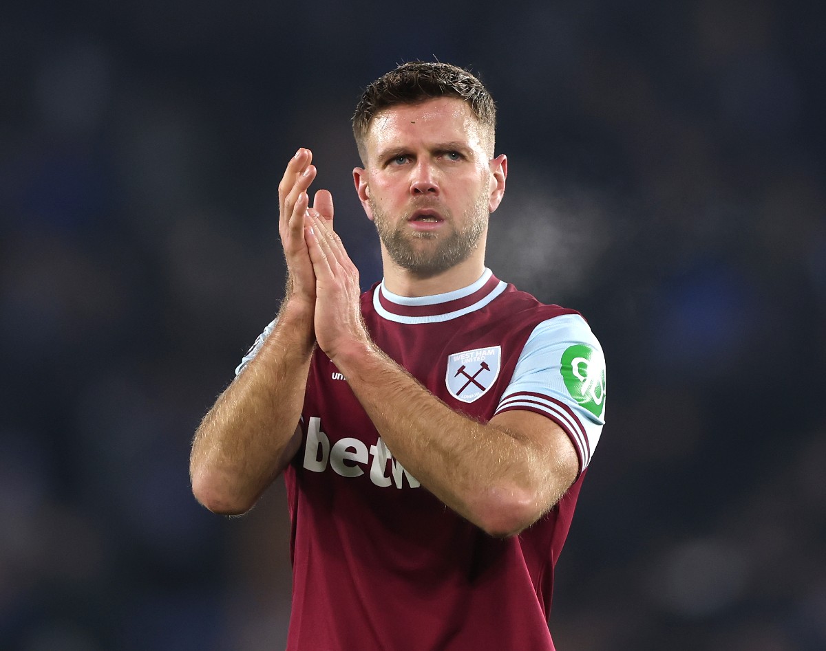 Niclas Fullkrug applauds the West Ham fans