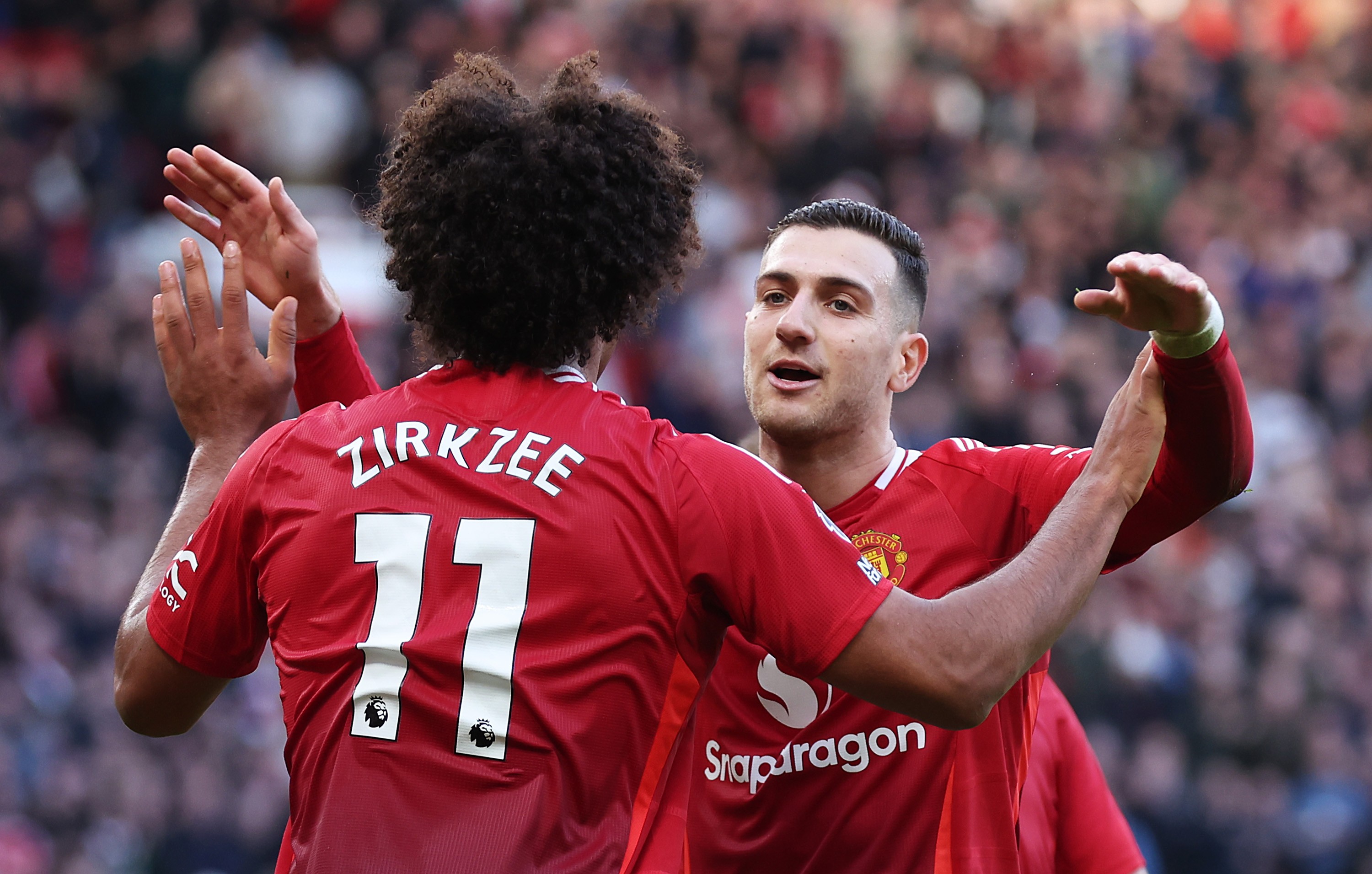 Joshua Zirkzee and Diogo Dalot
