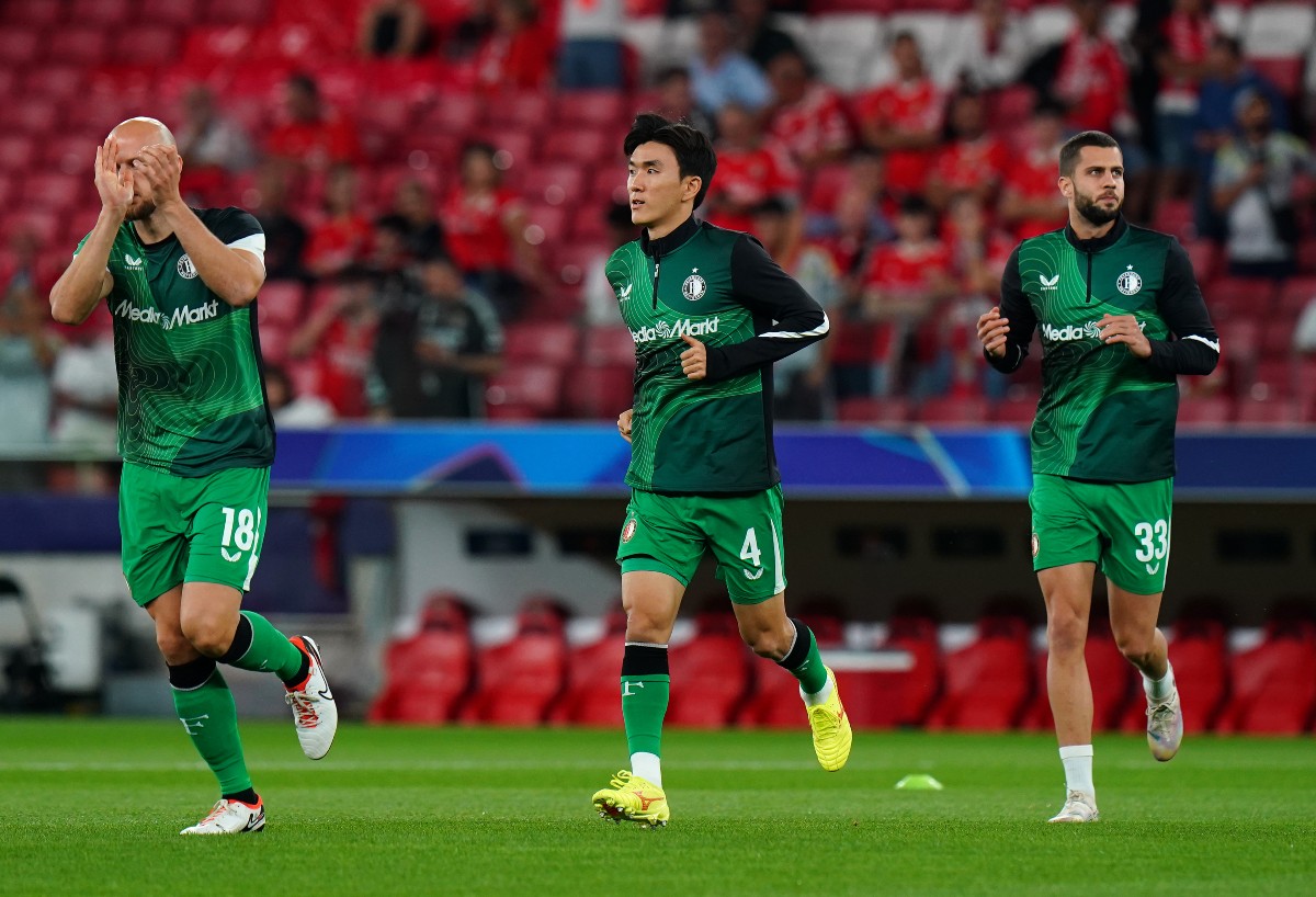 David Hancko and his Feyenoord teammates warming up