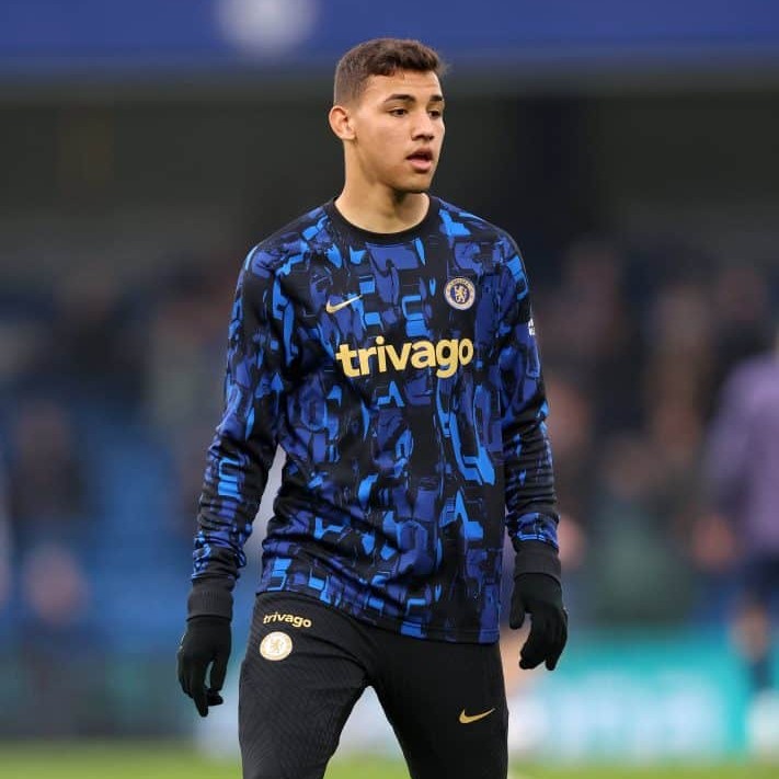 Deivid Washington warming up for Chelsea