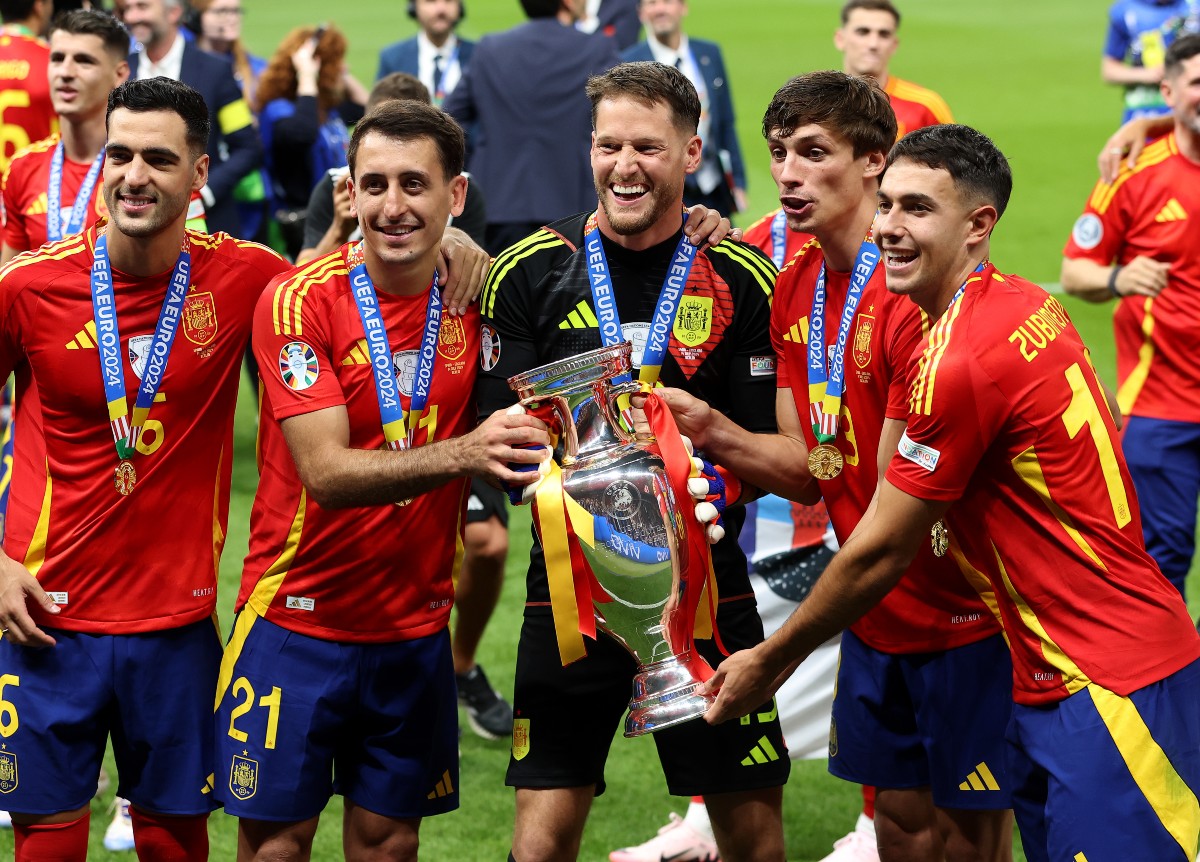Martin Zubimendi celebrates winning Euro 2024