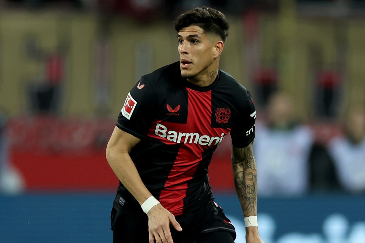 Piero Hincapie of Bayer Leverkusen runs with the ball during the Bundesliga match between Bayer 04 Leverkusen and VfL Wolfsburg