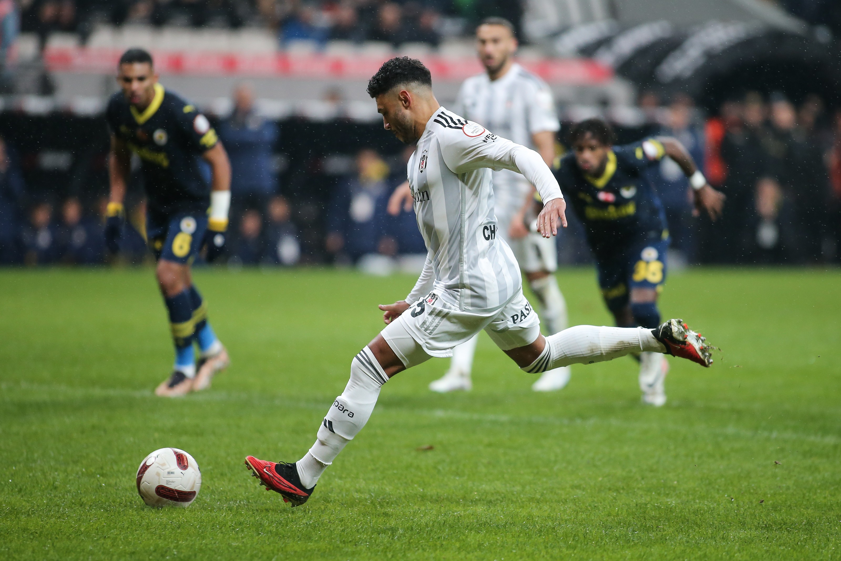 Alex Oxlade-Chamberlain of Besiktas scores