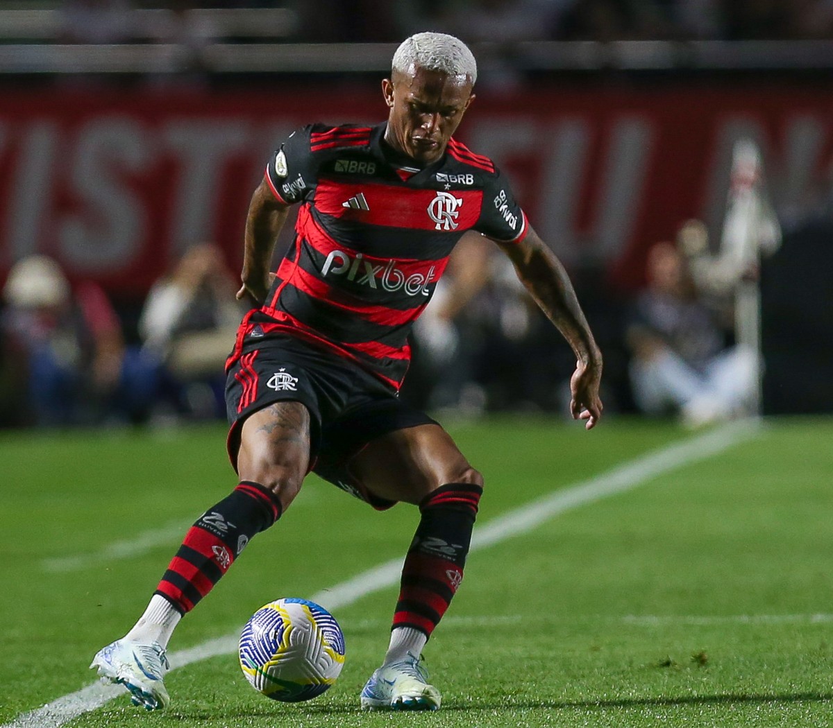 Flamengo right-back Wesley Franca controls the ball