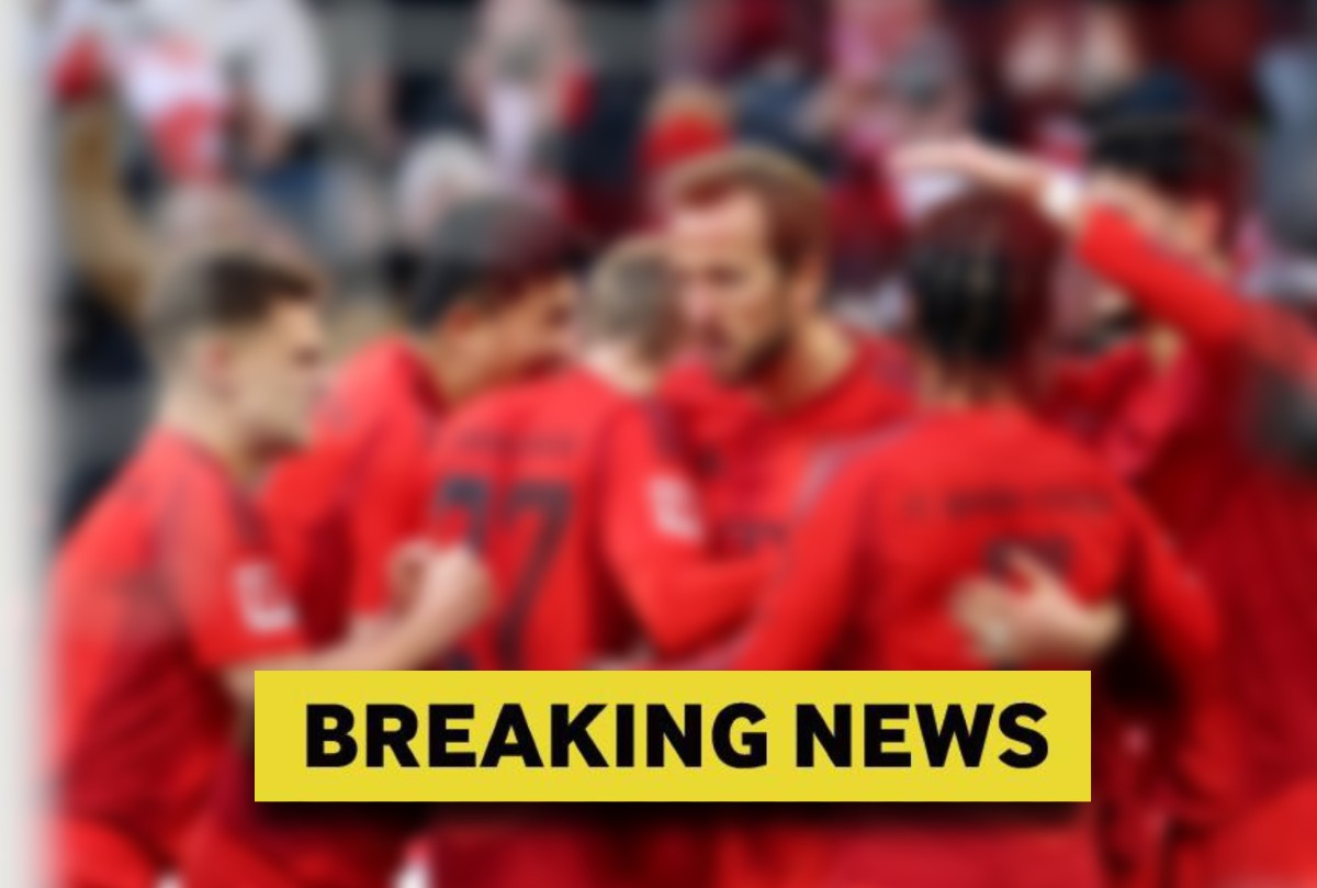 Harry Kane with his Bayern Munich teammates and a breaking news banner