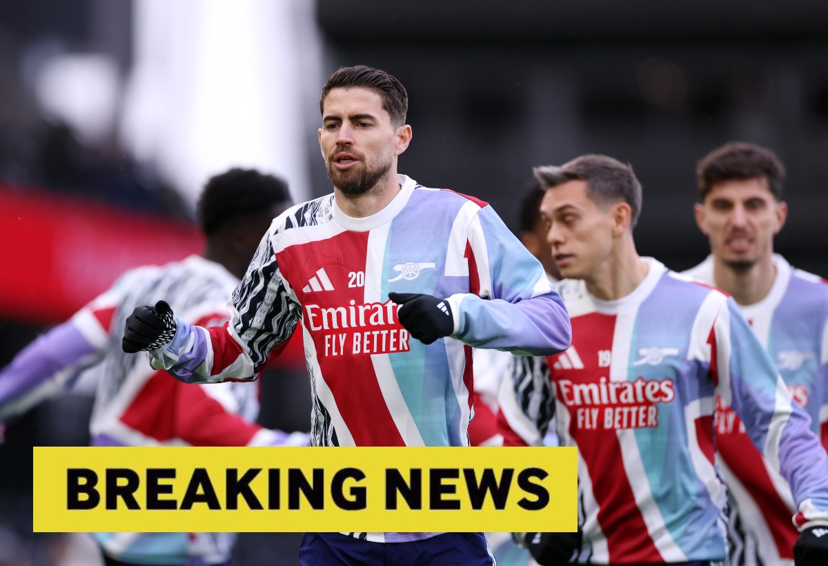 Jorginho and his Arsenal teammates in the pre-match warmup