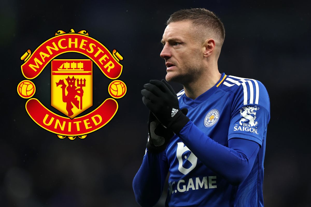 Jamie Vardy claps the fans