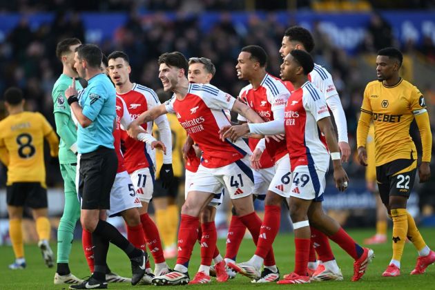 Declan Rice of Arsenal and his teammates protest to Referee Michael Oliver after Myles Lewis-Skelly of Arsenal is shown a red card for a foul on Matt Doherty of Wolverhampton Wanderers