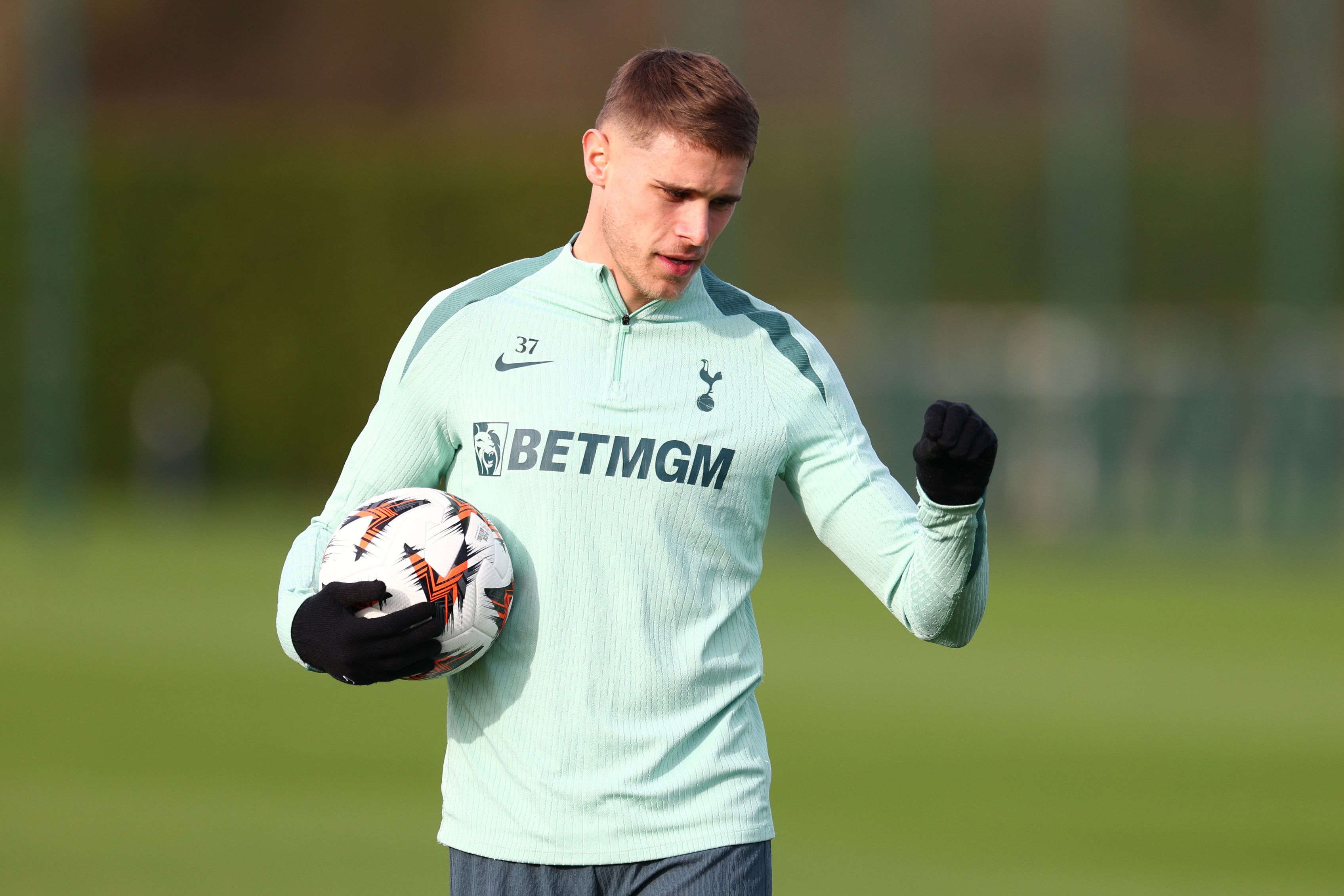 Micky Van de Ven during a training session