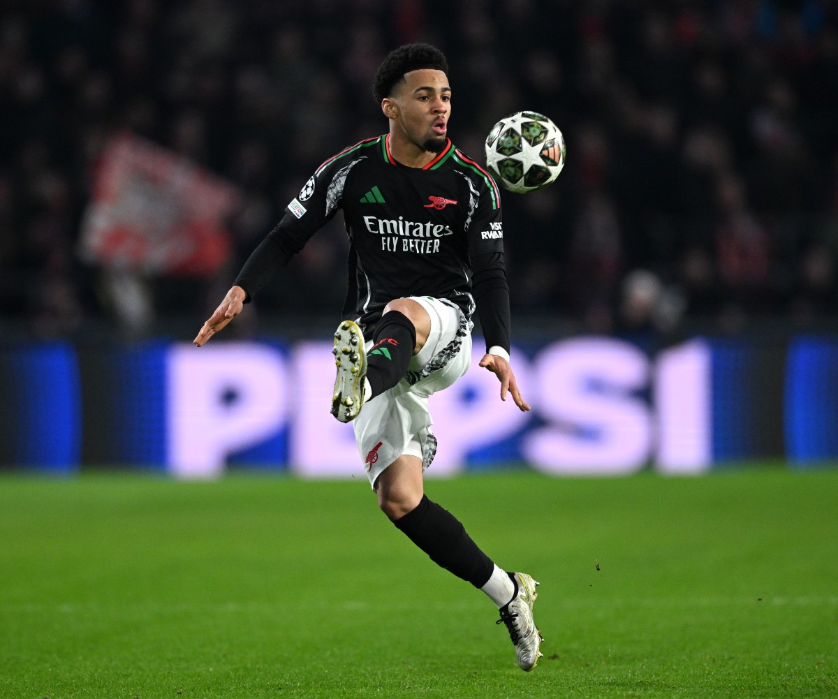Ethan Nwaneri in action for Arsenal against PSV