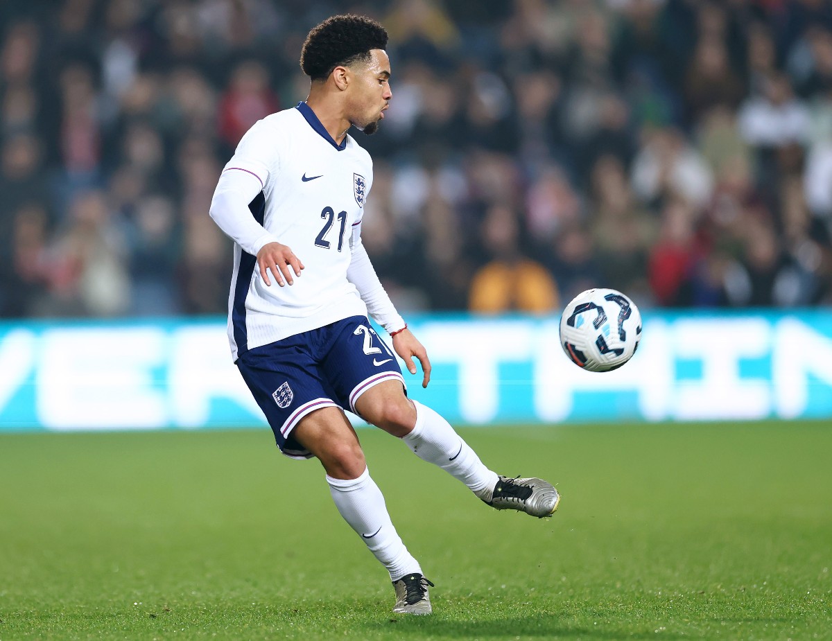 Ethan Nwaneri in action for England Under-21s