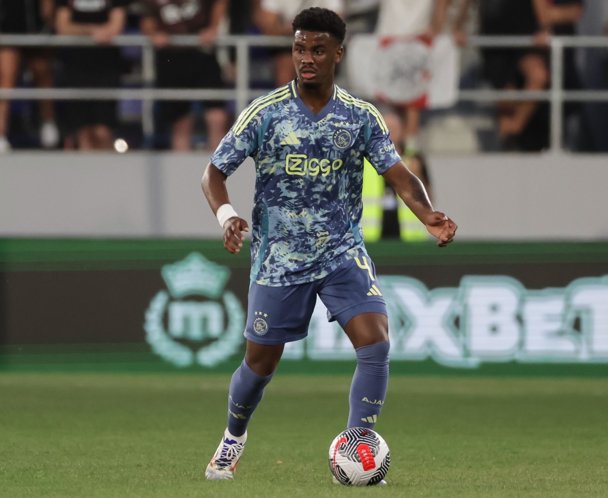 Jorrel Hato in action for Ajax