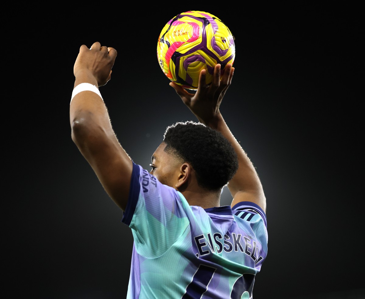 Myles Lewis-Skelly taking a throw-in for Arsenal