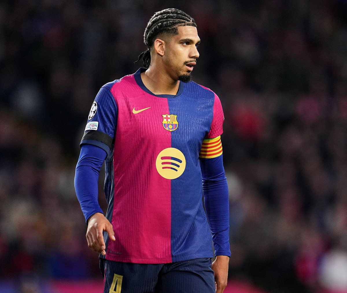 Ronald Araujo in action for Barcelona