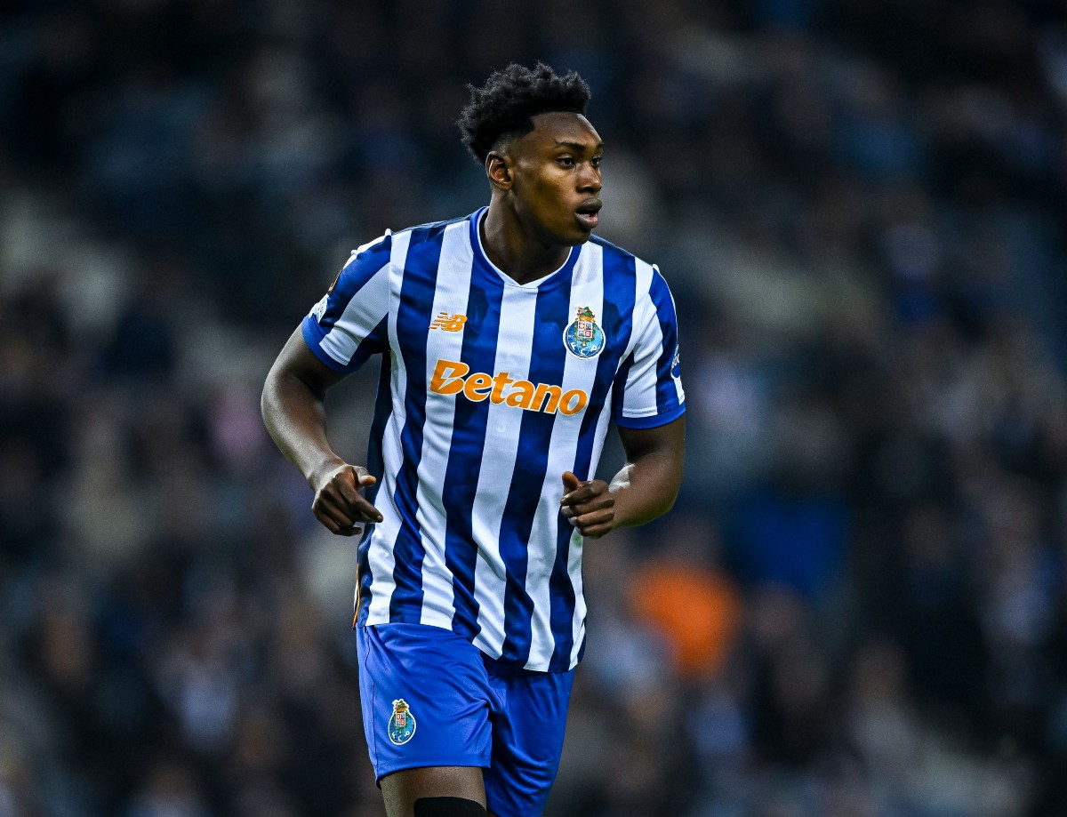 Samu Aghehowa in action for Porto