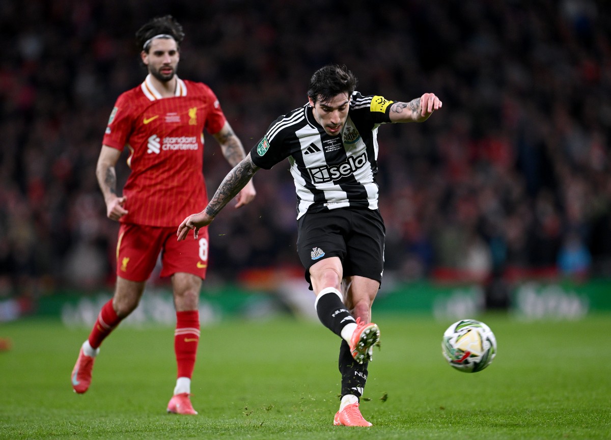 Sandro Tonali in action for Newcastle against Liverpool