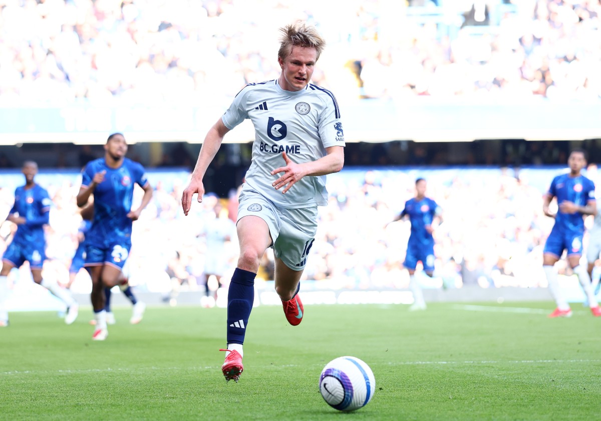 Victor Kristiansen in action for Leicester vs Chelsea