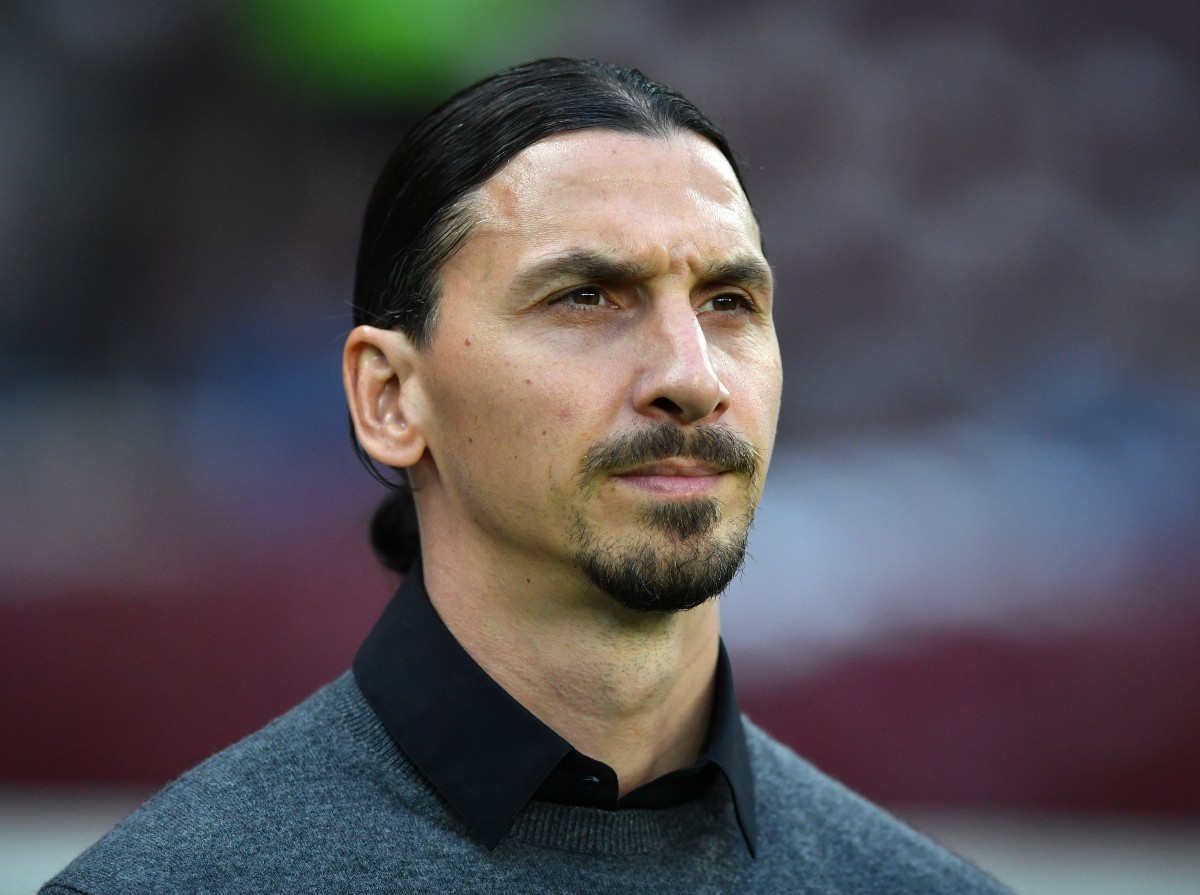 Zlatan Ibrahimovic watches on during AC Milan vs Torino