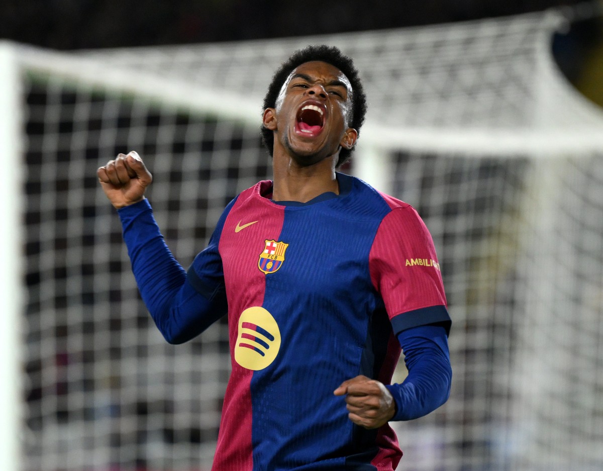 Alejandro Balde celebrates a Barcelona goal