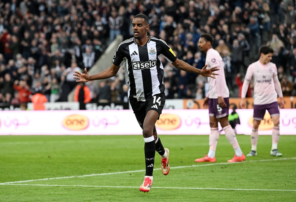 Alexander Isak celebrates scoring for Newcastle vs Brentford