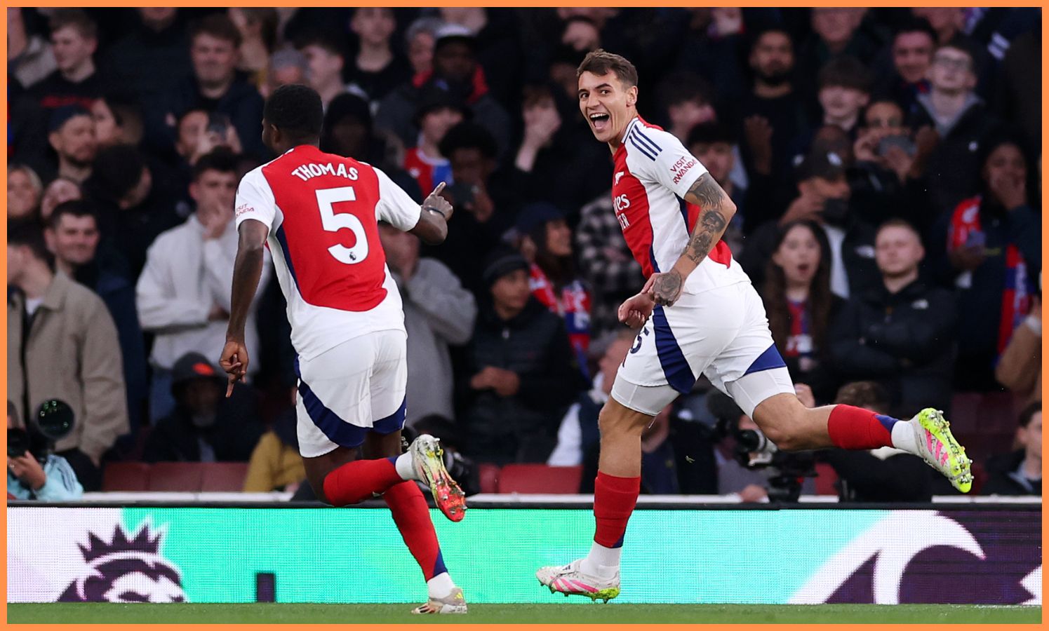 Thomas Partey and Jakub Kiwior celebrate