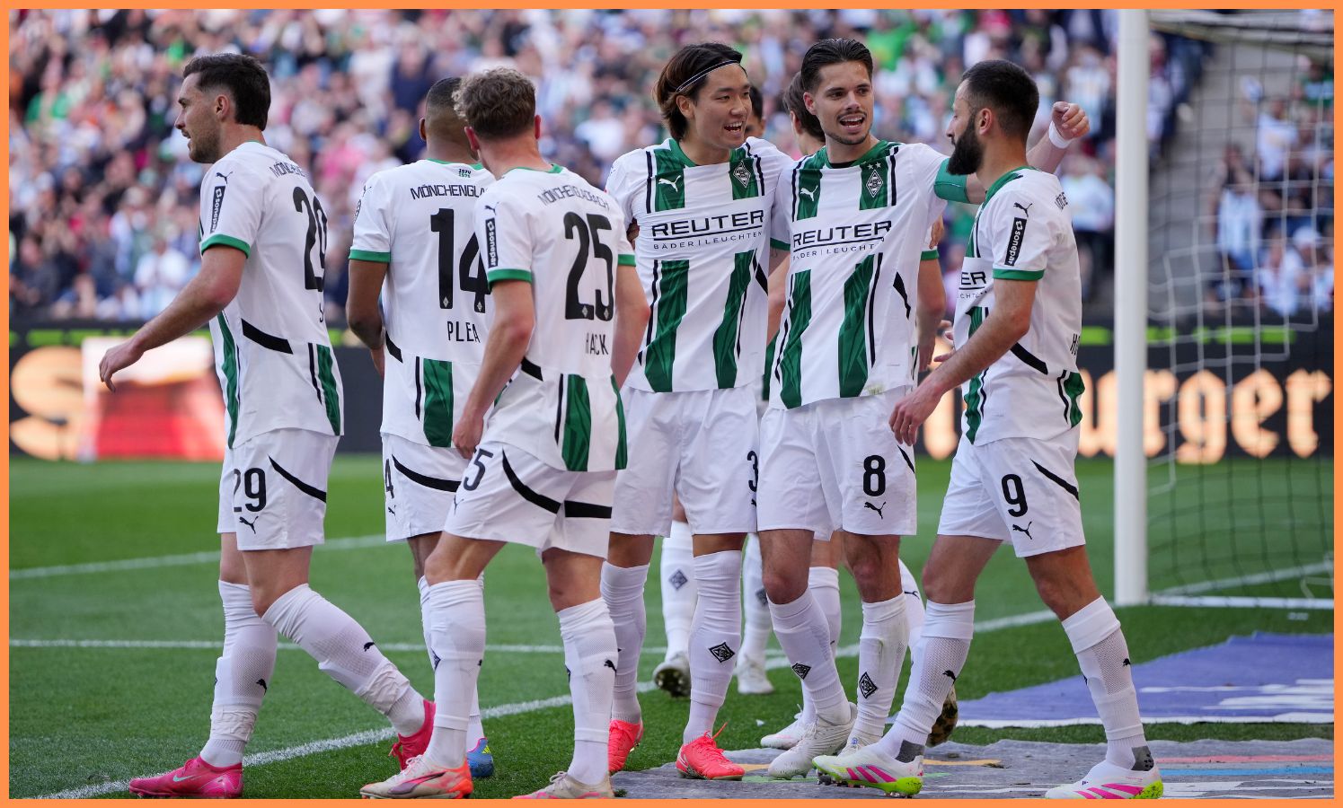 Julian Weigl celebrates with his Borussia Monchengladbach teammates