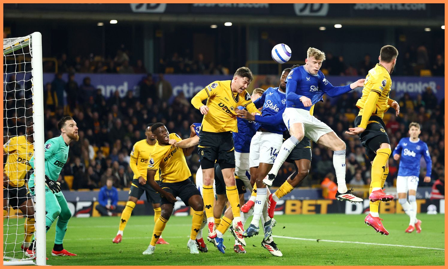 Jarrad Branthwaite heads the ball during Everton vs Wolves