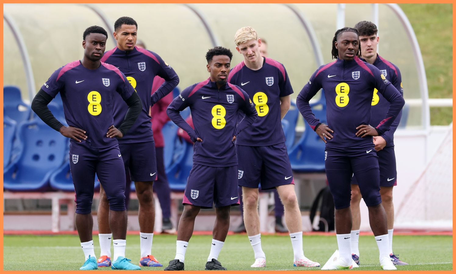 Angel Gomes and other England players in training