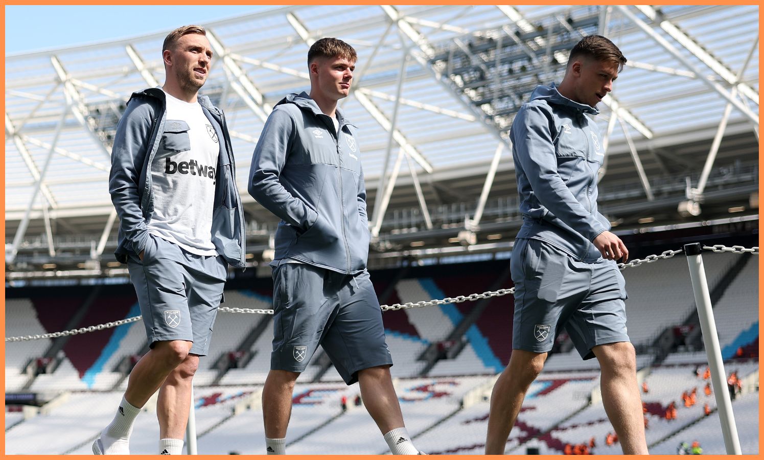 Evan Ferguson with his West Ham teammates