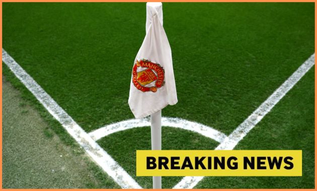 Manchester United corner flag and yellow 'breaking news' banner