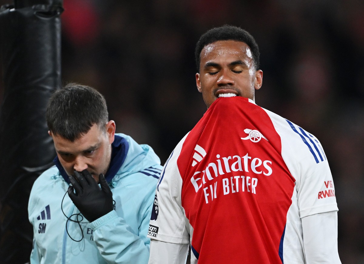 Gabriel Magalhaes reacts after picking up an injury during Arsenal vs Fulham