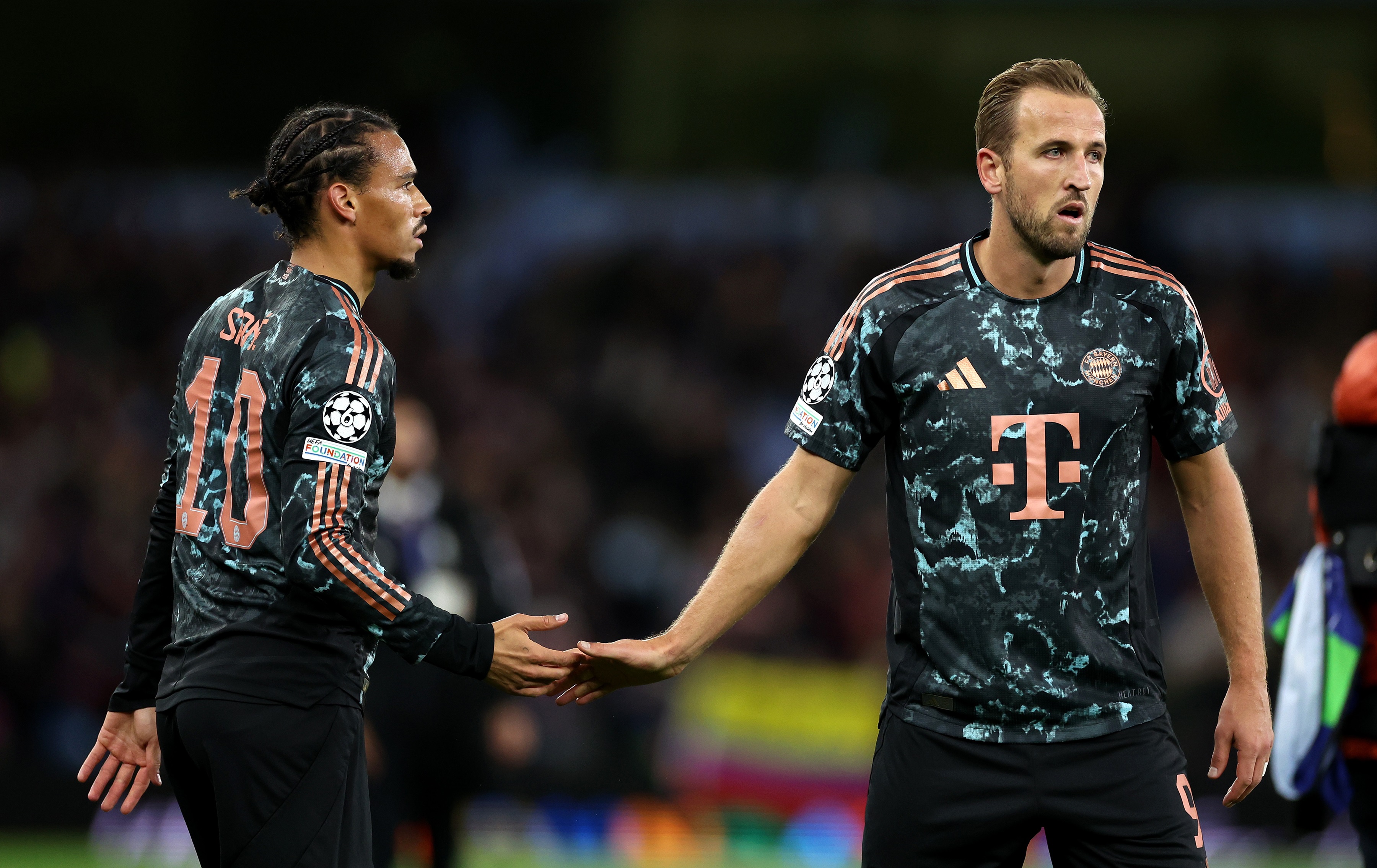 Harry Kane and Leroy Sane clap hands.