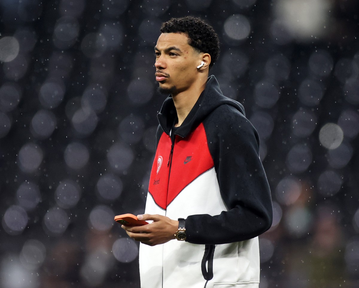 Hugo Ekitike on the pitch before Eintracht Frankfurt's game vs Tottenham