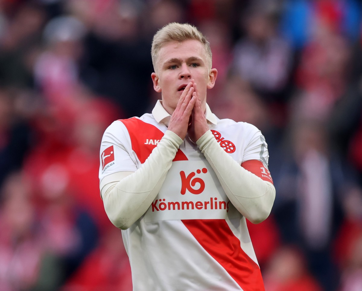 Jonathan Burkardt reacts during Mainz's game against Freiburg