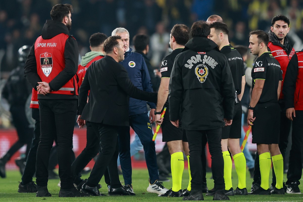 Jose Mourinho and Okan Buruk clash
