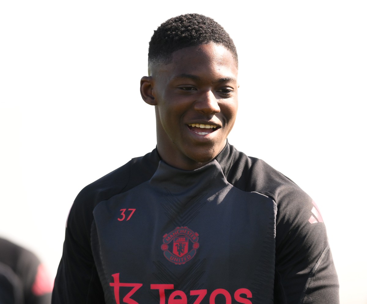 Kobbie Mainoo in Man Utd training