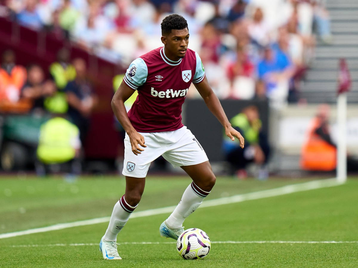 Luis Guilherme in action for West Ham