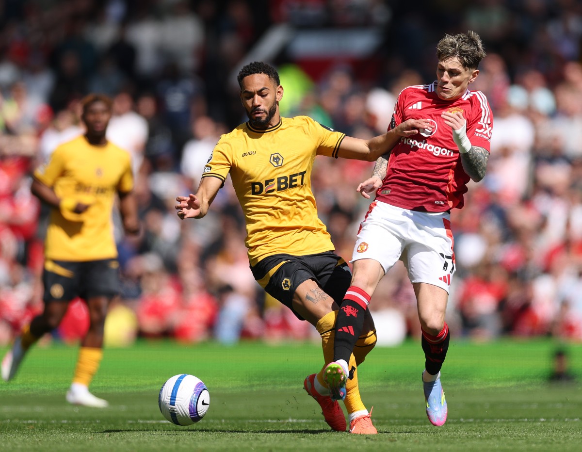 Matheus Cunha in action for Wolves against Manchester United
