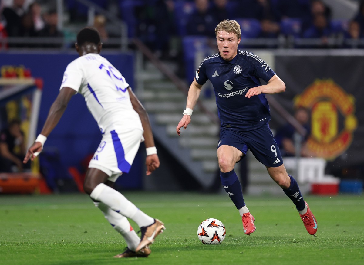 Rasmus Hojlund in action for Man United against Lyon