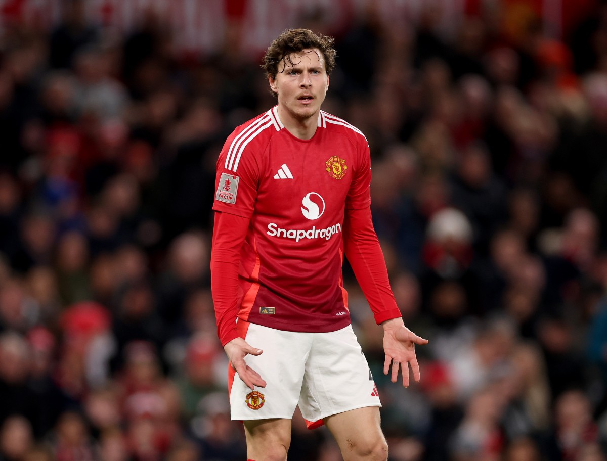 Victor Lindelof in action for Manchester United