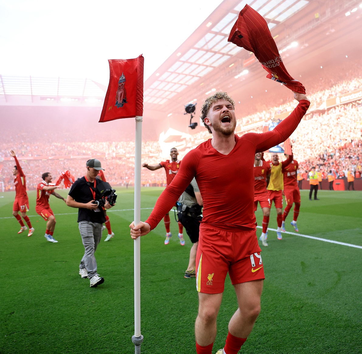 Liverpool midfielder Harvey Elliott in action 