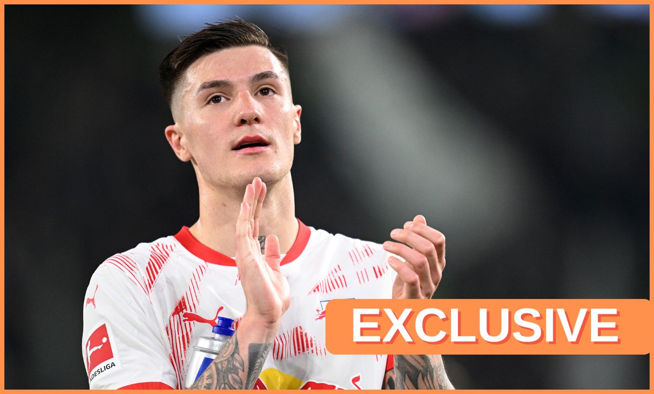 Benjamin Sesko claps his hands during Bundesliga game.