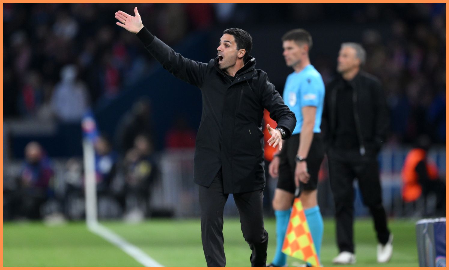 Mikel Arteta reacts during PSG 2-1 Arsenal