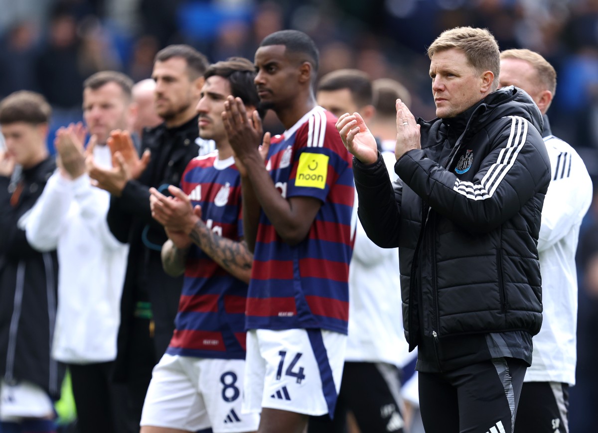 Eddie Howe and Newcastle players applaud their fans