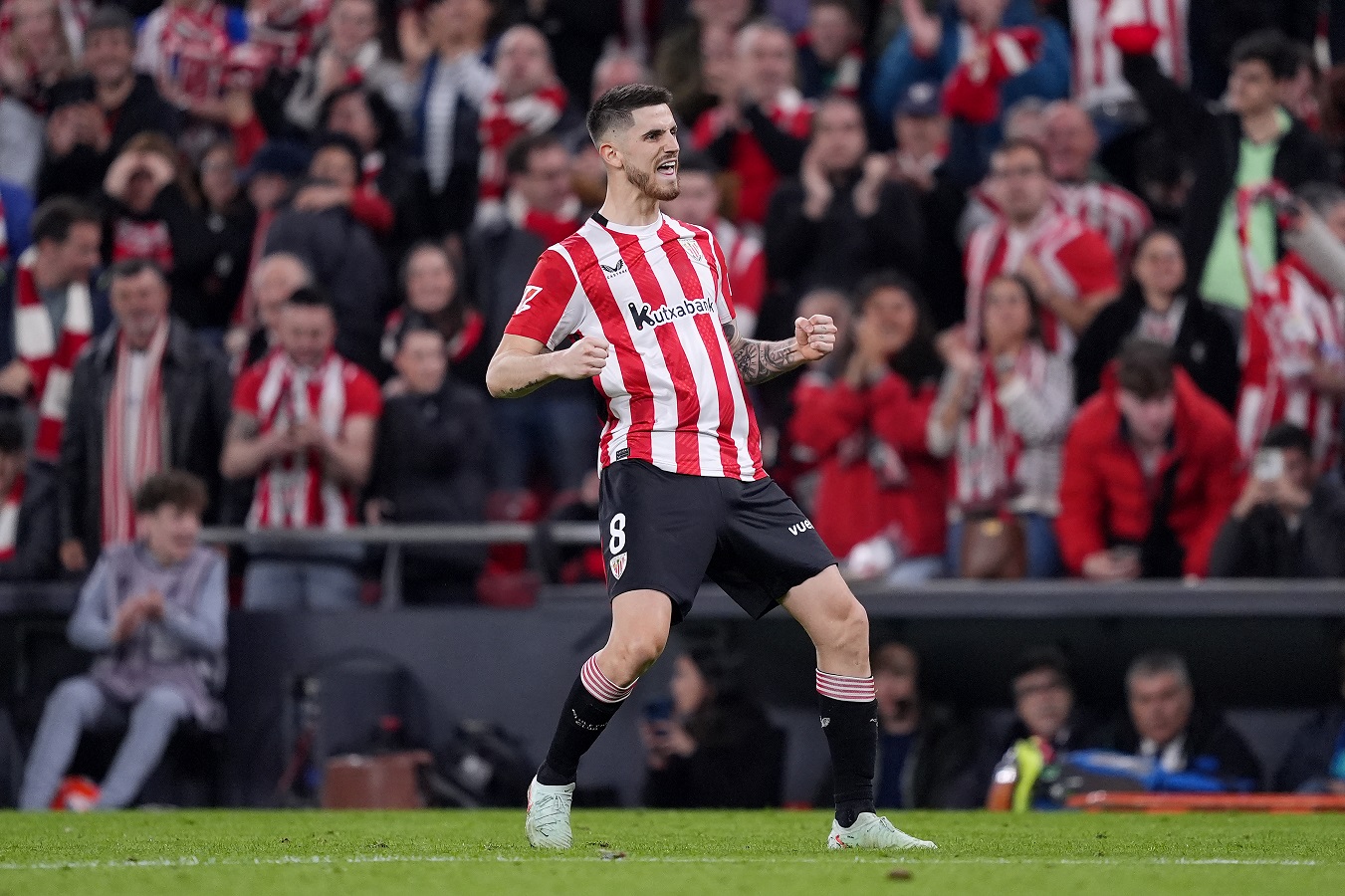 Oihan Sancet in action for Athletic Club