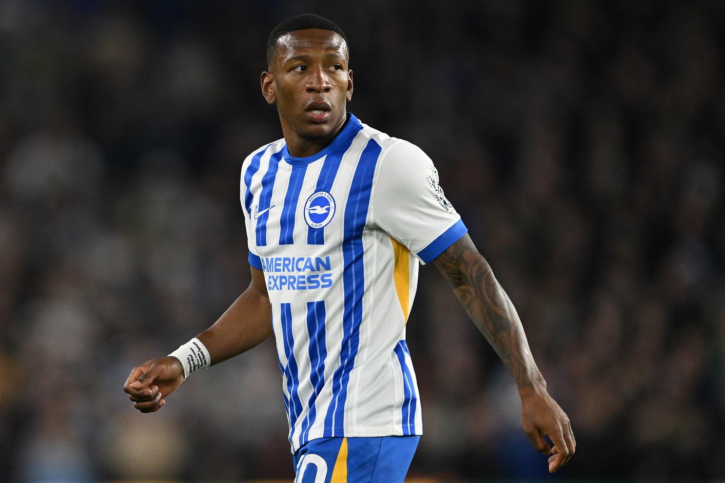 Pervis Estupinan in action for Brighton